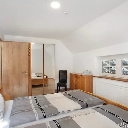 Uebern Hof Apartmán