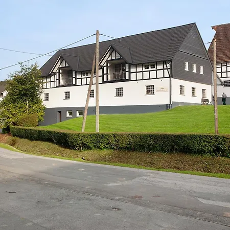 Uebern Hof Apartmán *